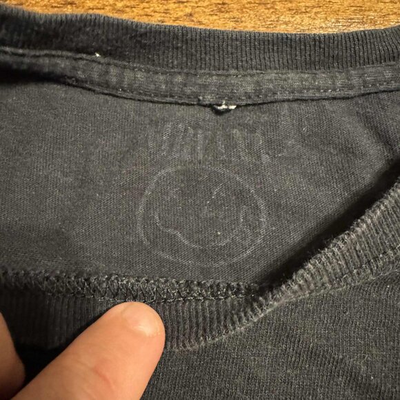 Nirvana 90's Grunge Smiley‎ Face Logo Band T-Shirt Sz M Black Yellow - Picture 5 of 11